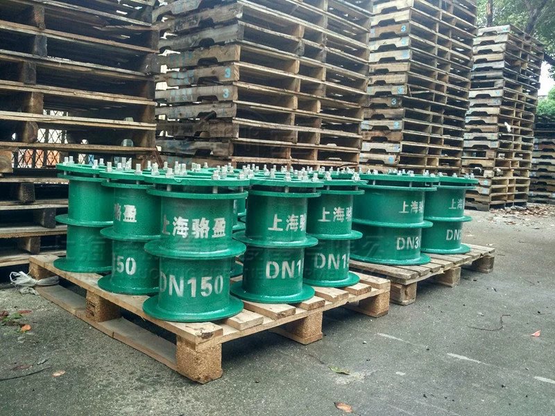 <a href=http://www.m.wuaijun.com target=_blank class=infotextkey>柔性防水套管</a>防水層被破壞的原因